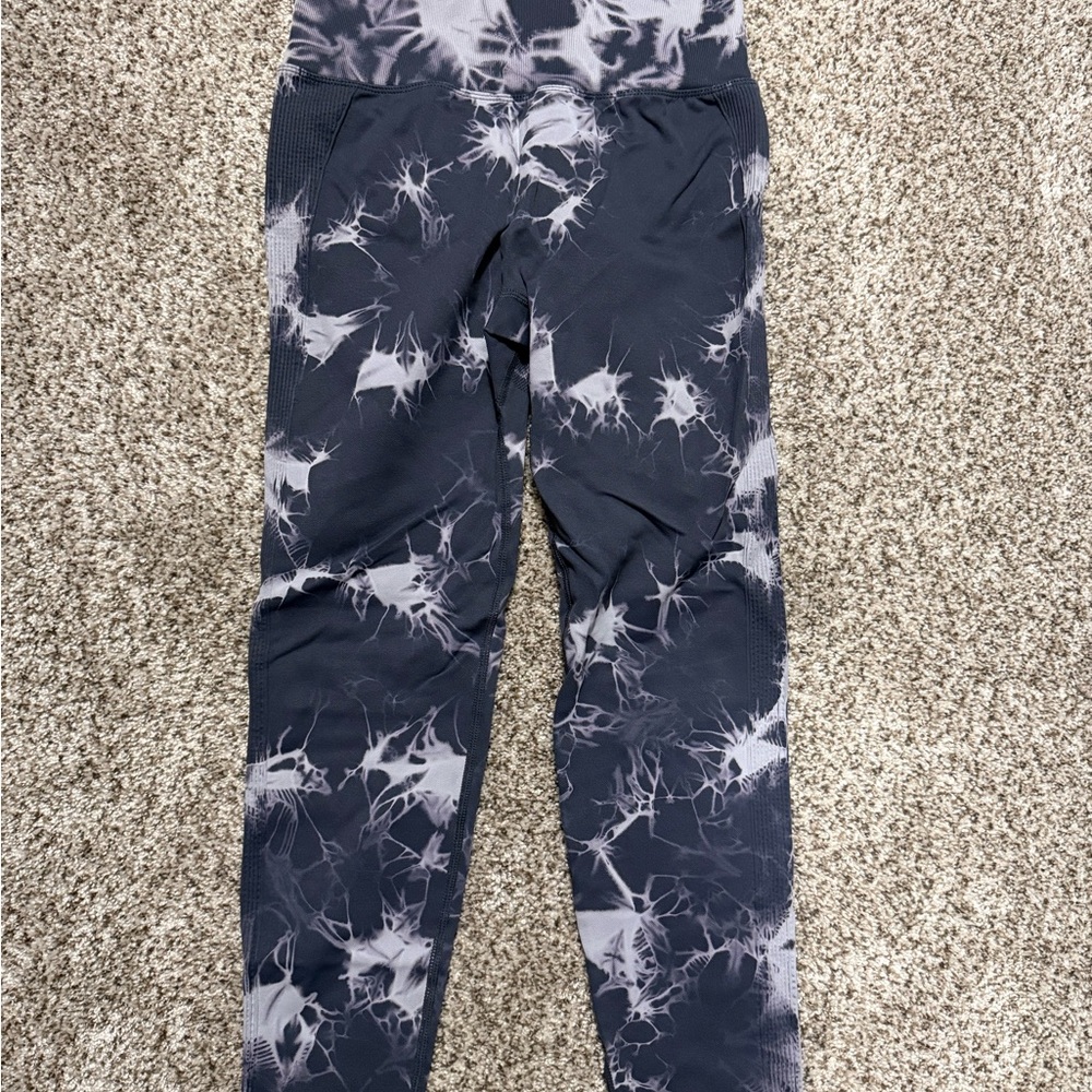 VoyJoy Women's Black and Gray Scrunch Butt Leggings